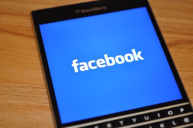 Blackberry se queda sin Facebook